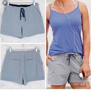 Athleta beachside shortie 4 " inseam size small